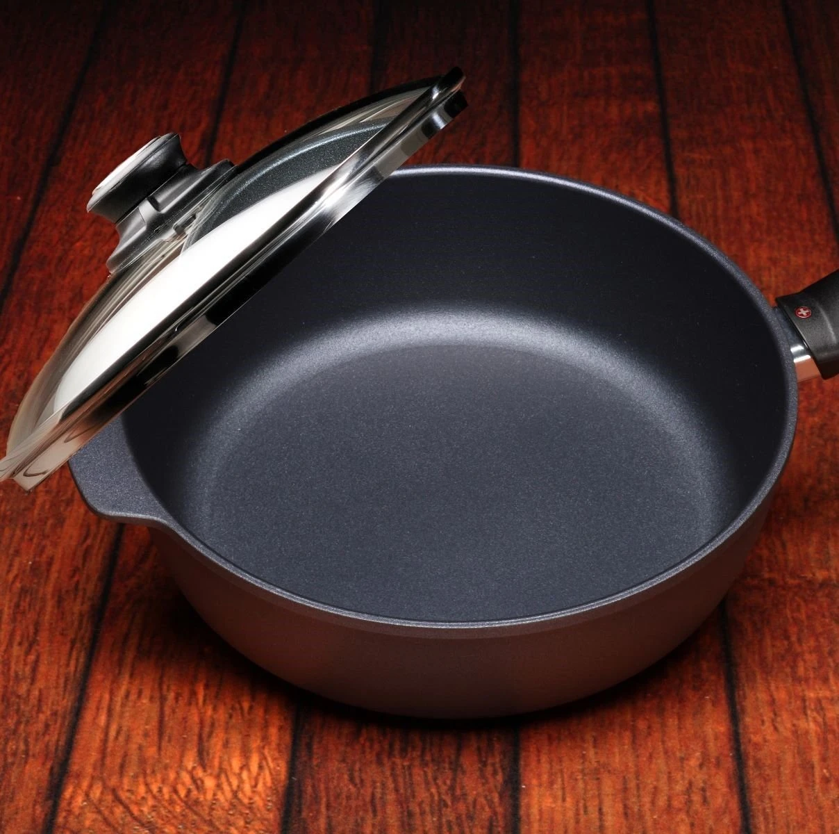 Swiss Diamond | HD Sauté Pan With Lid - 10.25" (3.8 Qt.) - Image 4