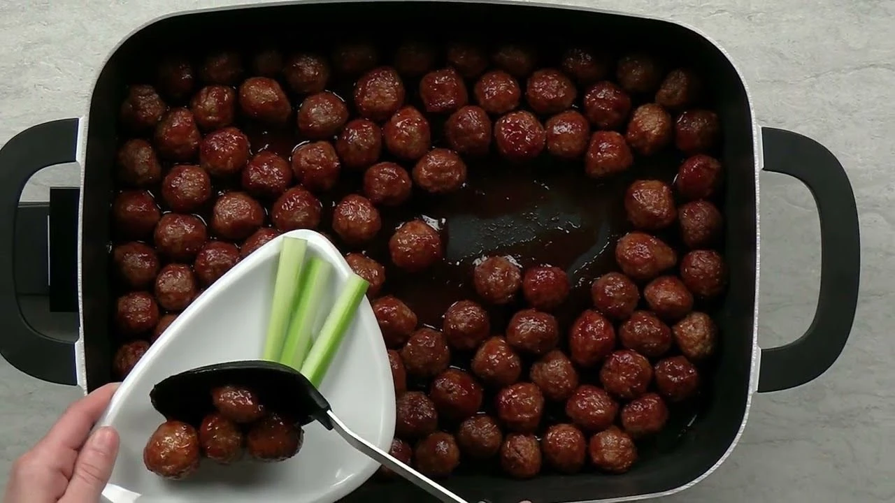 Presto® 16" Precise Tuxedo Digital Precision Skillet Multi Cooker - Image 6