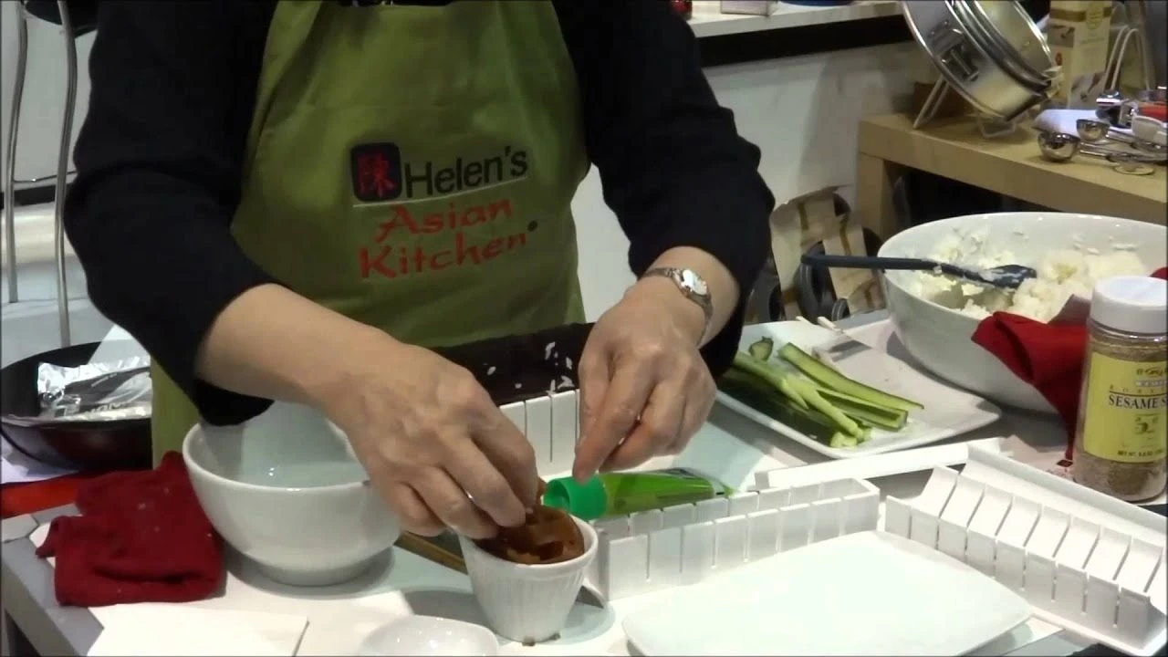 Helen's Asian Kitchen Sushi Making Kit - Image 15