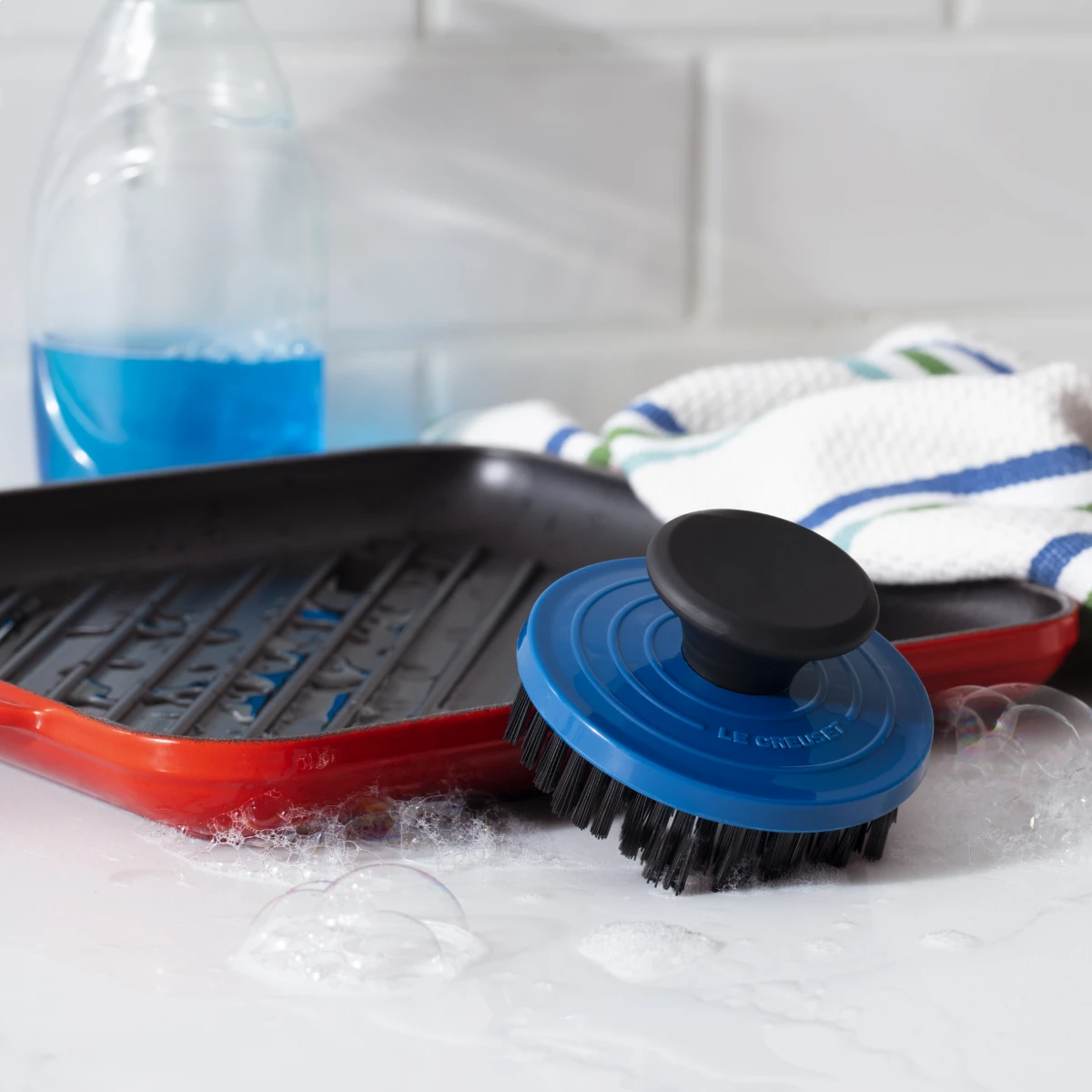 Le Creuset 9.5" Square Signature Enameled Cast Iron Grill Pan | Cerise/Cherry Red - Image 4